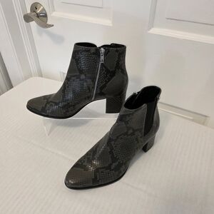Calvin Klein "Fiona" Snakeprint Side Zip Booties Size 8, Stylish, Sleek, Casual